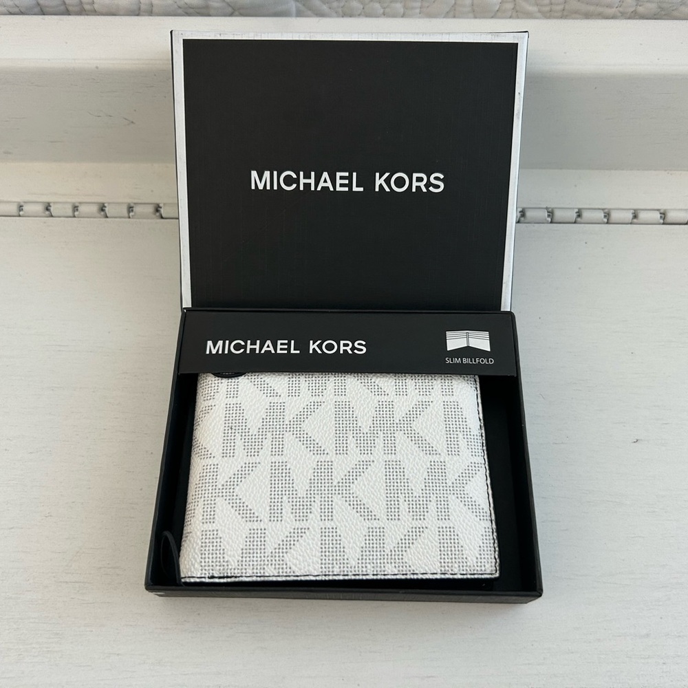 🎱 Michael Kors Jet Set Wallet (New with Tags)🎱